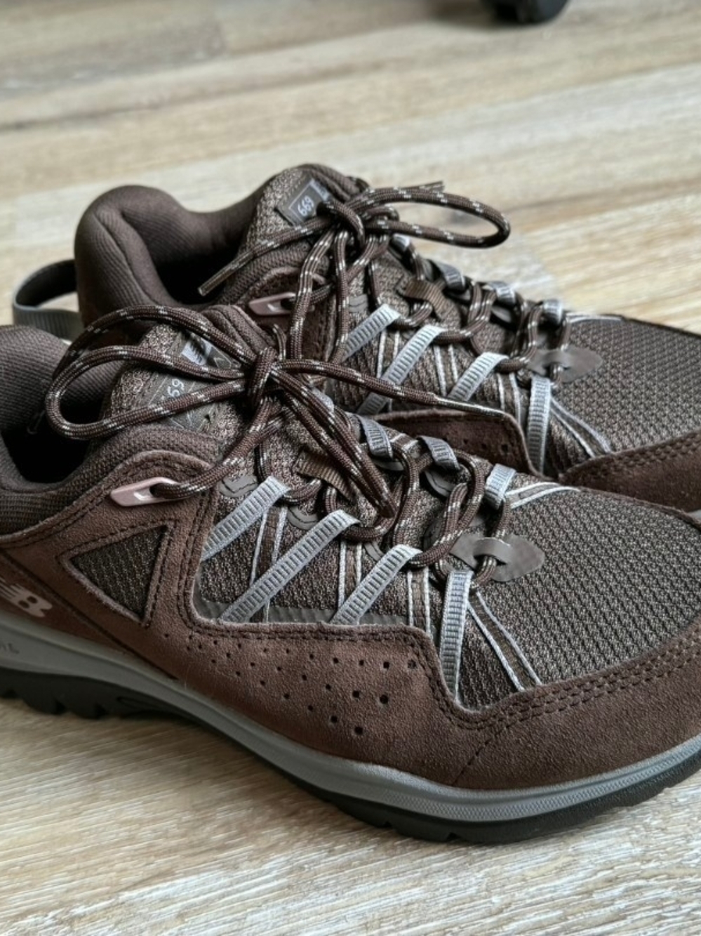 New Balance 669 V2 Brown Women Sz 7 Trail Walking Hiking Shoe